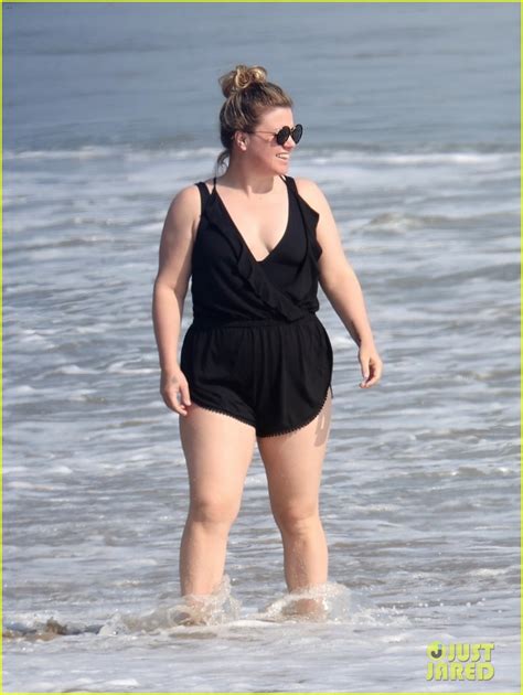 kelly clarkson bikini